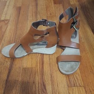 Brown aersole wedge